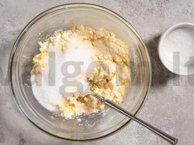 Trikampiai su varške sluoksniuotame be mielių tešloje Žingsnis 3