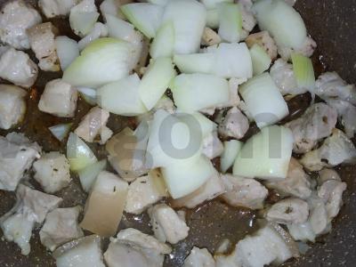 Marinuoti kopūstai su bulvėmis ir kiaulienos šonine keptuvėje Žingsnis 1