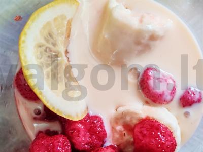 Bananų ir braškių kokteilis Žingsnis 2