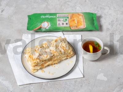 Tortas „Napoleonas“ iš paruošto sluoksniuoto tešlos pagrindine nuotrauka