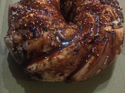 Keksas su aguonomis ant rauginto tešlos pagrindine nuotrauka