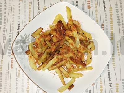 Keptas bulves su rūkytomis paprika ant keptuvės Žingsnis 5