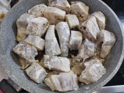 Keptas menkė su morkomis ir svogūnais Žingsnis 4