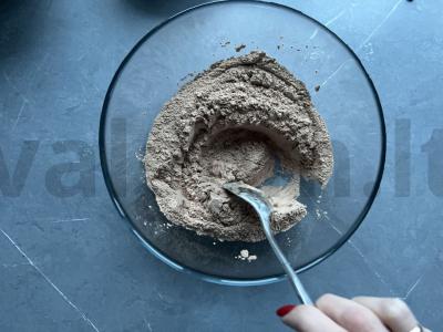 Šokoladiniai pyragaičiai „Pušų kankorėžiai“ Žingsnis 1