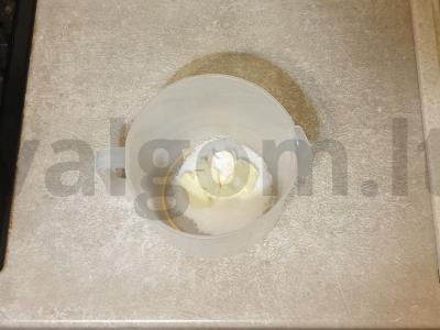 Lengvi keksiukai su citrinos sultimis Žingsnis 1