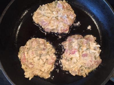 Smulkintos vištienos kotletai su majonezu ir sūriu Žingsnis 6