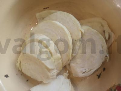 Kopūstų steikas džiūvėsėliuose Žingsnis 1