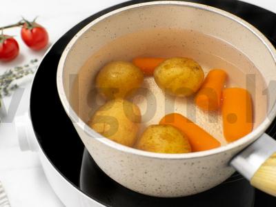 Kiauliena su pomidorais Žingsnis 1