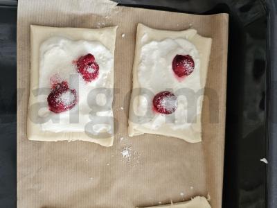 Sluoksniuotos bandelės su varške ir vyšniomis Žingsnis 7