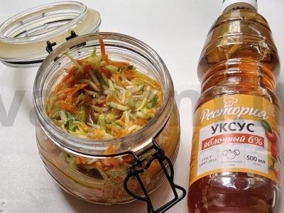 Užkandis iš cukinijos, agurko ir morkos pagrindine nuotrauka