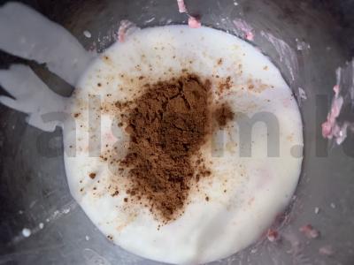 Smuzi su varške, vyšniomis, kefyru ir kakava Žingsnis 2