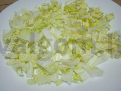 Pekino kopūstų, feijoa ir keptos vištienos salotas Žingsnis 1