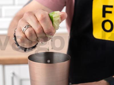 „Beib daikiri“ su džinu ir likieriu Žingsnis 1