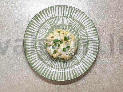 Salotas „Švelnumas“ su žaliu svogūnu pagrindine nuotrauka