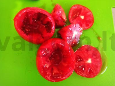 Kepti pomidorai su jūros dumbliais, ikrais ir sūriu Žingsnis 1