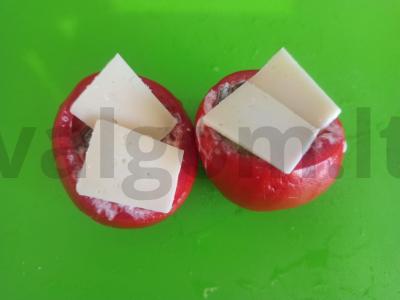 Kepti pomidorai su jūros dumbliais, ikrais ir sūriu Žingsnis 5