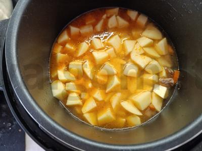 Troškinta bulvė su kiauliena lėtoje viryklėje Žingsnis 4