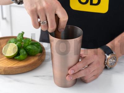 Kokteilis „Krinžovnikas“ su laimu ir baziliku Žingsnis 1