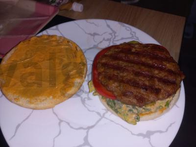 Sultingi hamburgeriai su lydytu sūriu ir daržovėmis Žingsnis 6