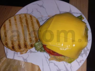 Sultingi hamburgeriai su lydytu sūriu ir daržovėmis Žingsnis 7