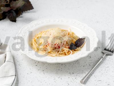 Krevetės gniužtuose su grietinėlės padažu pagrindine nuotrauka