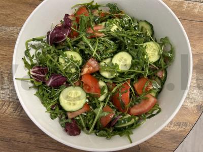 Salotas su rukola, daržovėmis ir brynza Žingsnis 3