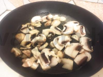 Grikių košė su pievagrybiais ir svogūnais pietums Žingsnis 1