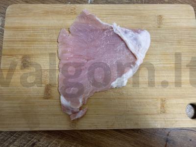 Sultingas kiaulienos šnicelis su džiūvėsėliais Žingsnis 1