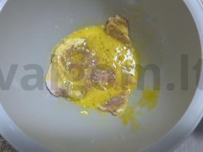 Sultingas kiaulienos šnicelis su džiūvėsėliais Žingsnis 3