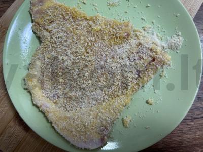 Sultingas kiaulienos šnicelis su džiūvėsėliais Žingsnis 4