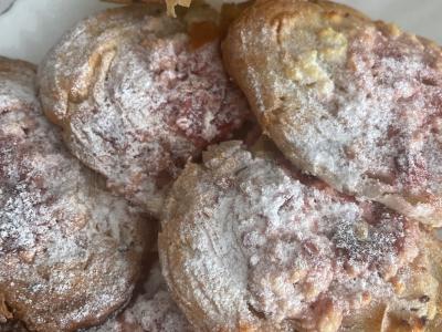 Sūrio ir braškių bandelės „Kruopelės“ pagrindine nuotrauka