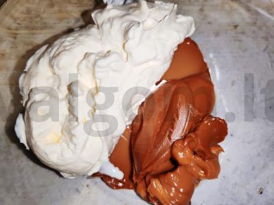 Biskvitinis tortas su virta saldžia grietinėle, rikota ir cinamonu Žingsnis 2