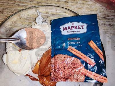 Biskvitinis tortas su virta saldžia grietinėle, rikota ir cinamonu Žingsnis 3