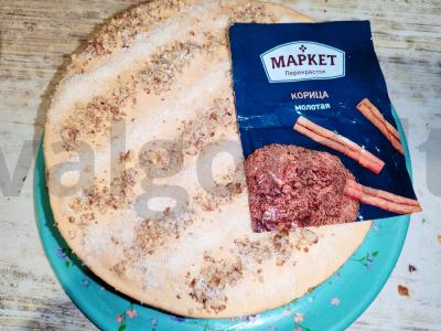 Biskvitinis tortas su virta saldžia grietinėle, rikota ir cinamonu Žingsnis 10