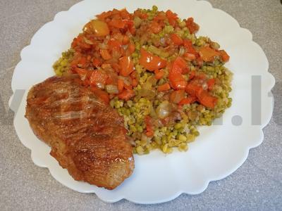 Kepta antis krūtinėlė su mung pupelių ir daržovių garnyru pagrindine nuotrauka