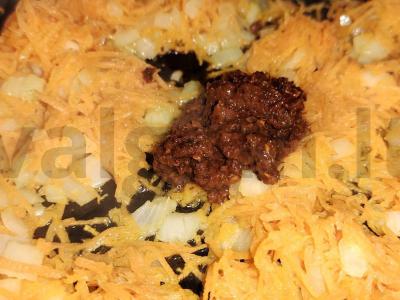 Sultinys su trimis mėsos rūšimis ir adžika Žingsnis 3