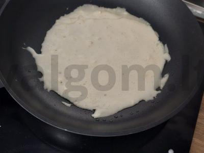 Blynai su varške ant blynų miltų Žingsnis 3