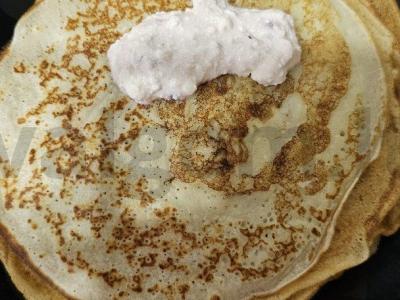 Blynai su varške ant blynų miltų Žingsnis 6