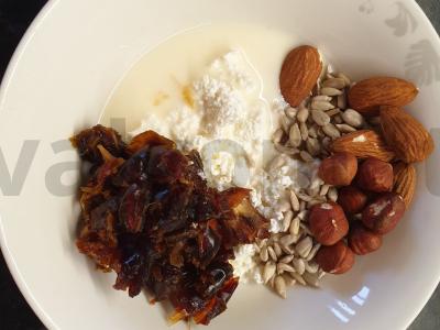 Varškės desertas su riešutais „Top-top“ Žingsnis 2