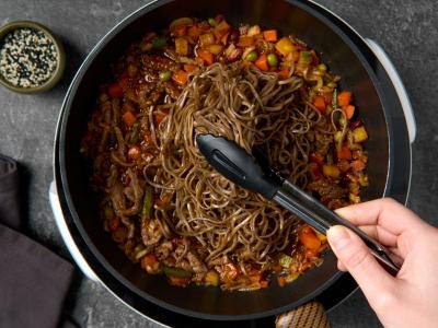 Nudeginta makaronai su jautiena korėjietišku stiliumi Žingsnis 8