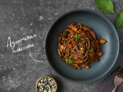 Nudeginta makaronai su jautiena korėjietišku stiliumi pagrindine nuotrauka