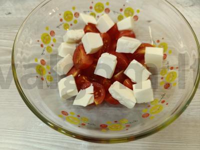 Salotos su špinatais ir česnakiniais skrudintais duoneliais Žingsnis 2