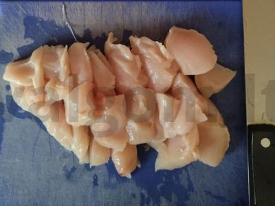 Vištienos filė pieno padaže su žaliu svogūnu Žingsnis 1