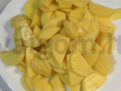 Skani kepta bulvė su džiovintais baltųjų grybų Žingsnis 1