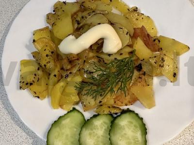 Skani kepta bulvė su džiovintais baltųjų grybų pagrindine nuotrauka