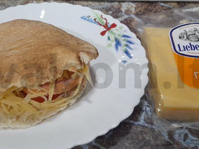 Pita su sūrio, vyšnių ir dešrelės įdaru Žingsnis 3