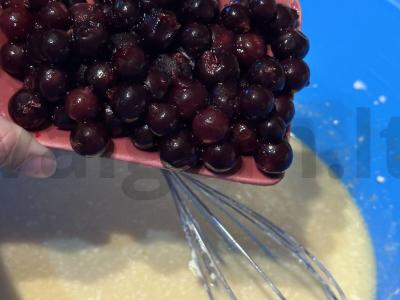 Namų keksiukai su juodąja serbentu Žingsnis 4