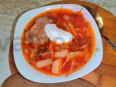 Raudona barščiai su paprikomis pagrindine nuotrauka