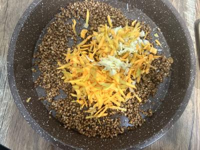 Kepti kotletai su grikių kruopomis orkaitėje Žingsnis 2