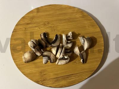 Skani salotos su keptais karamelizuotais grybais Žingsnis 2